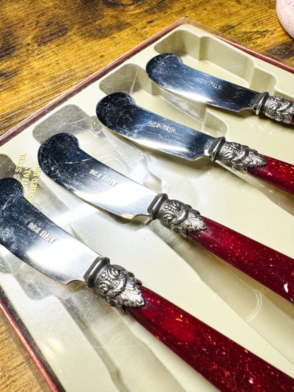 Napoleon 4pc Italian Spreader Knife Set Red Silver Acrylic Charcuterie - Picture 3 of 7